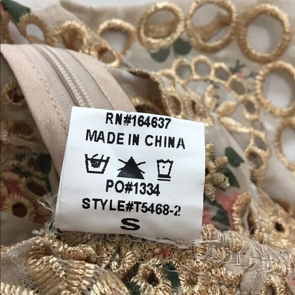 Vici Beaufort Floral Eyelet Peplum Tank Size Small - Picture 9 of 11